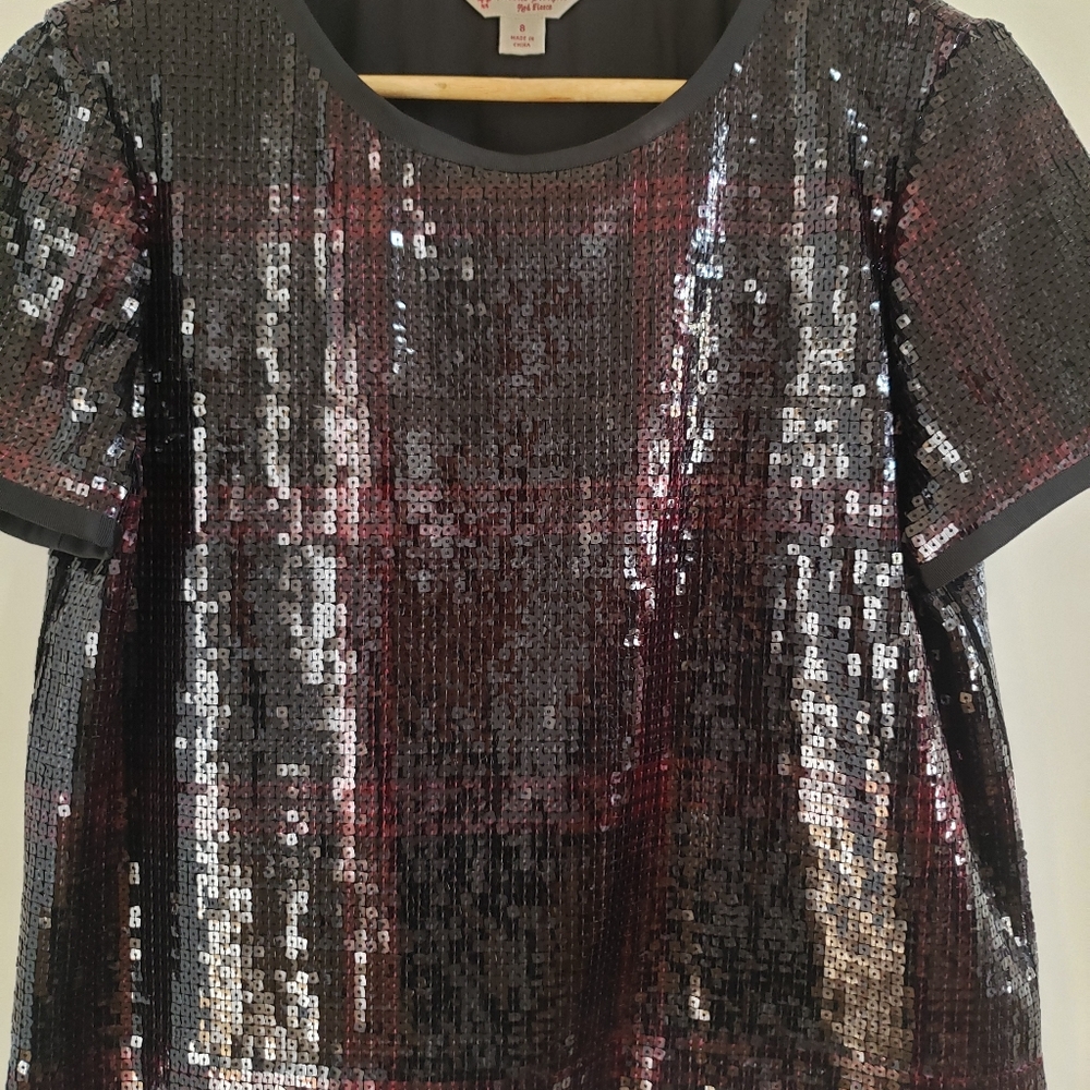 Brooks Brothers Black With Redish LookSequin Short Sleeve Tee
